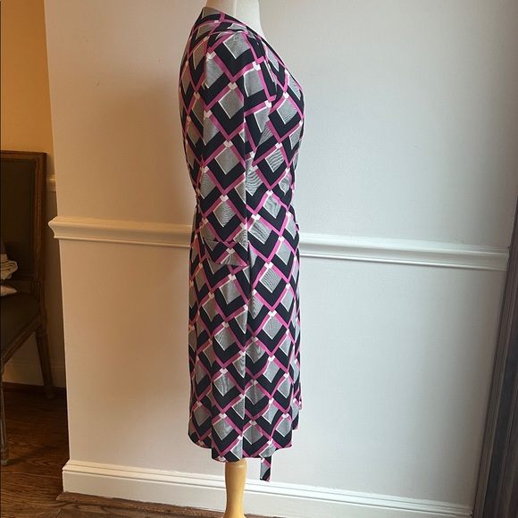 Diane von Furstenberg New Julian Two silk wrap dress pink diamond print size 6 - Picture 4 of 10